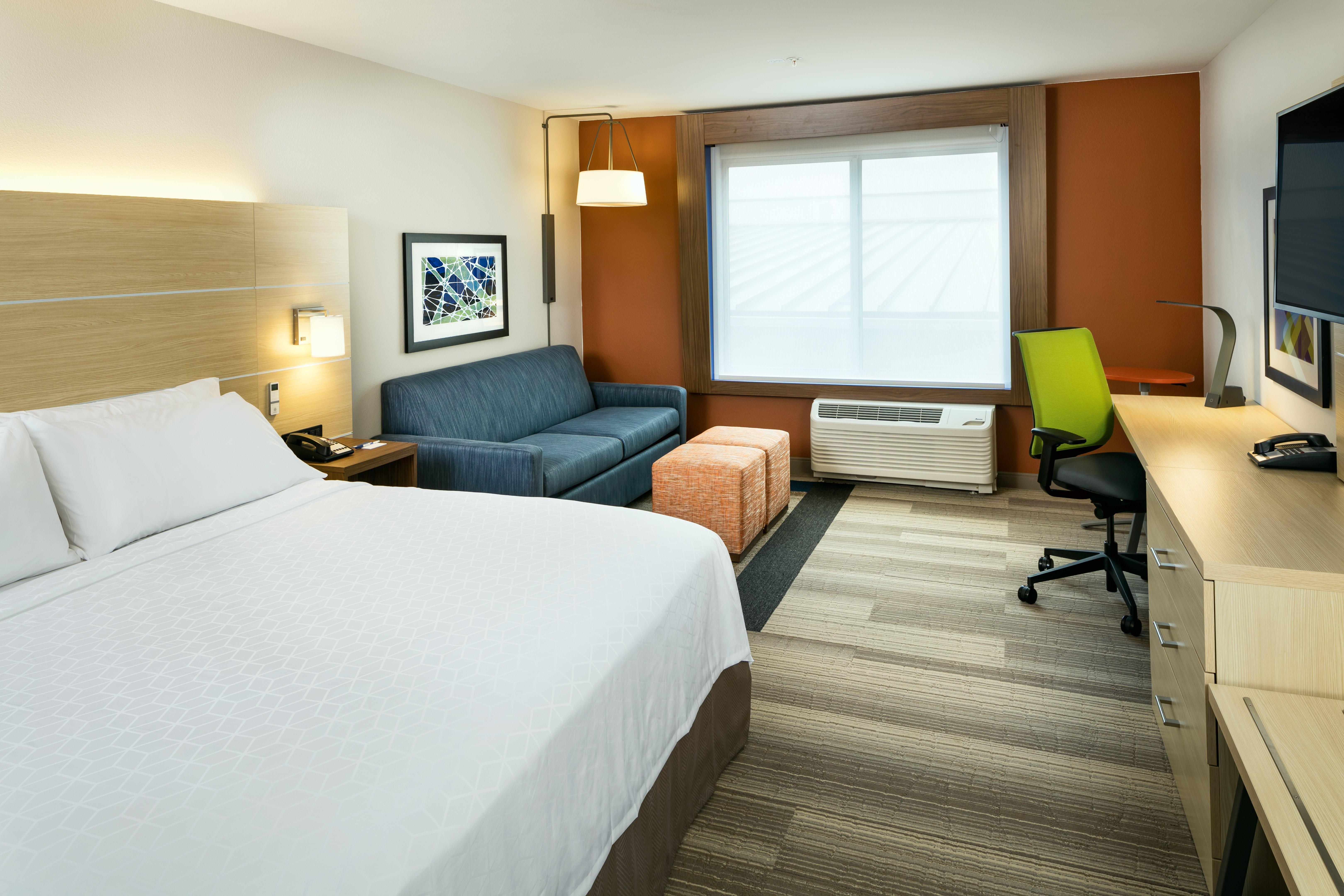 Holiday Inn Express & Suites - Medford By Ihg Exterior photo