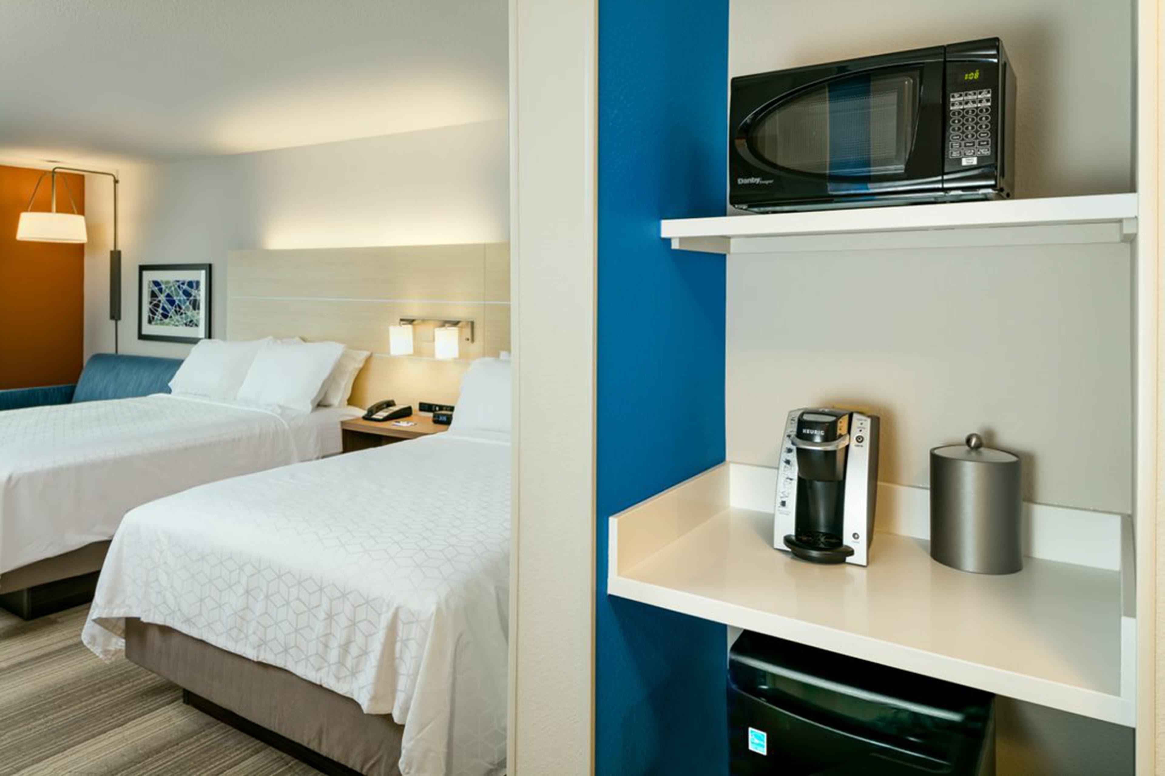 Holiday Inn Express & Suites - Medford By Ihg Exterior photo