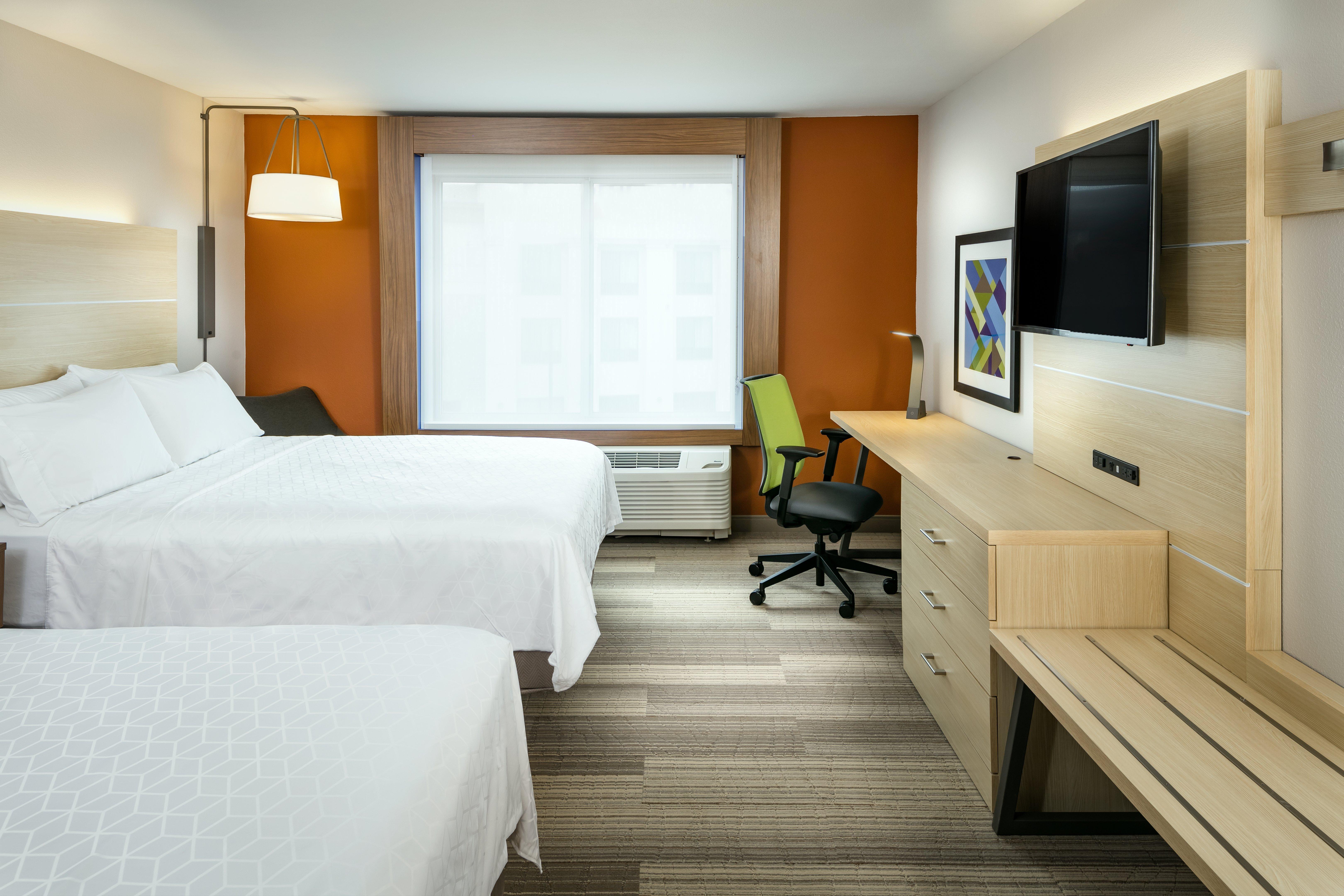 Holiday Inn Express & Suites - Medford By Ihg Exterior photo